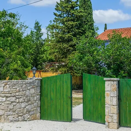 Holiday home Rural Oriana *